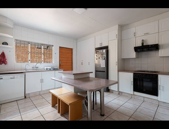 400M² BUSINESS FOR SALE IN OAKDENE